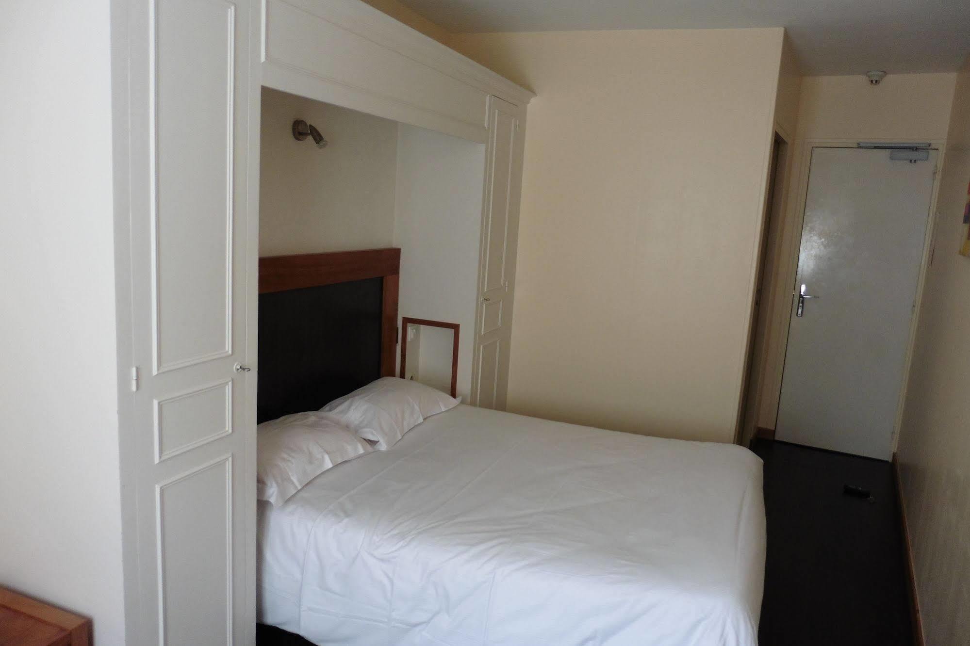 Hotel De L'Orme, Akena Évreux Esterno foto