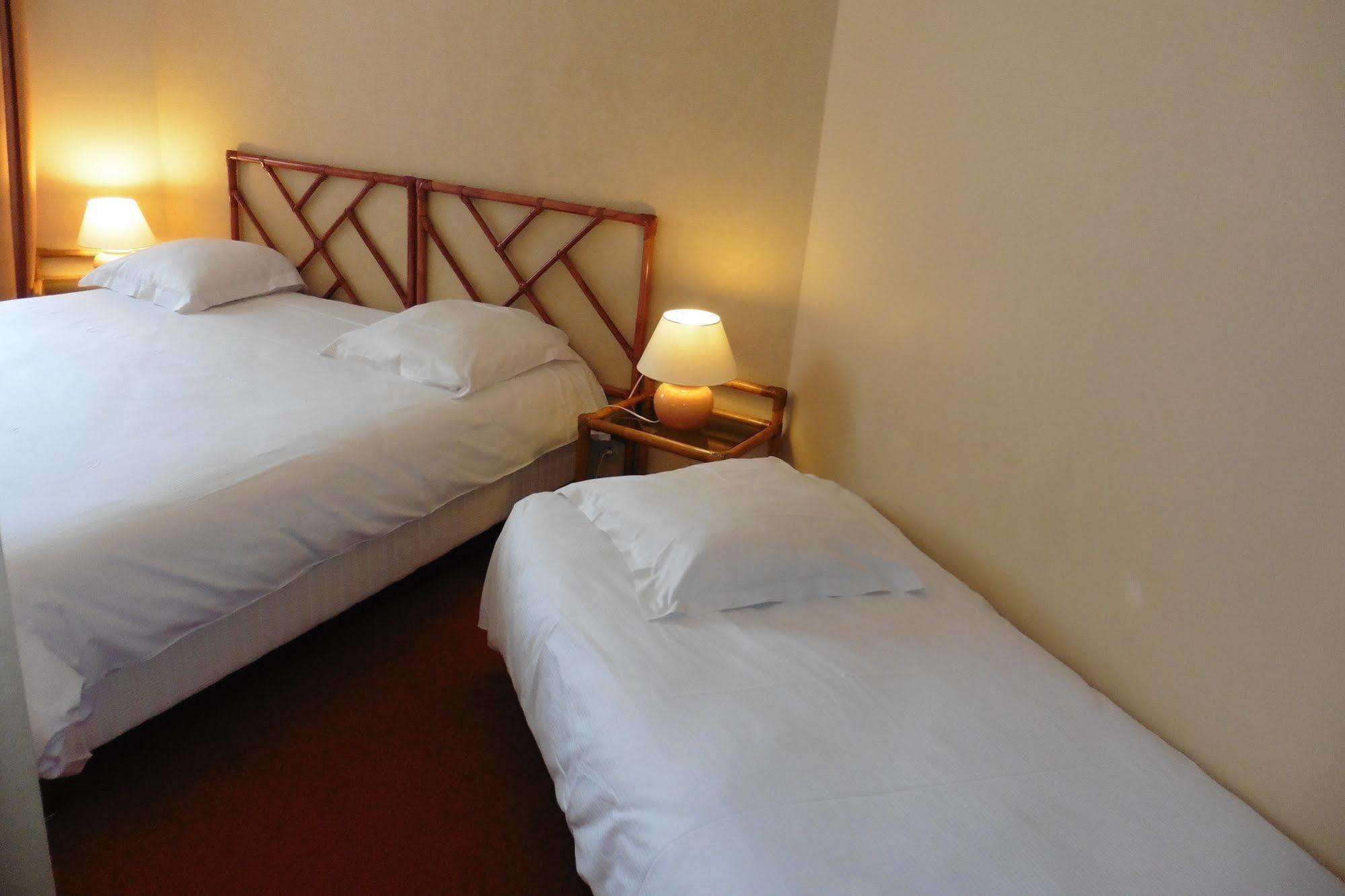 Hotel De L'Orme, Akena Évreux Esterno foto