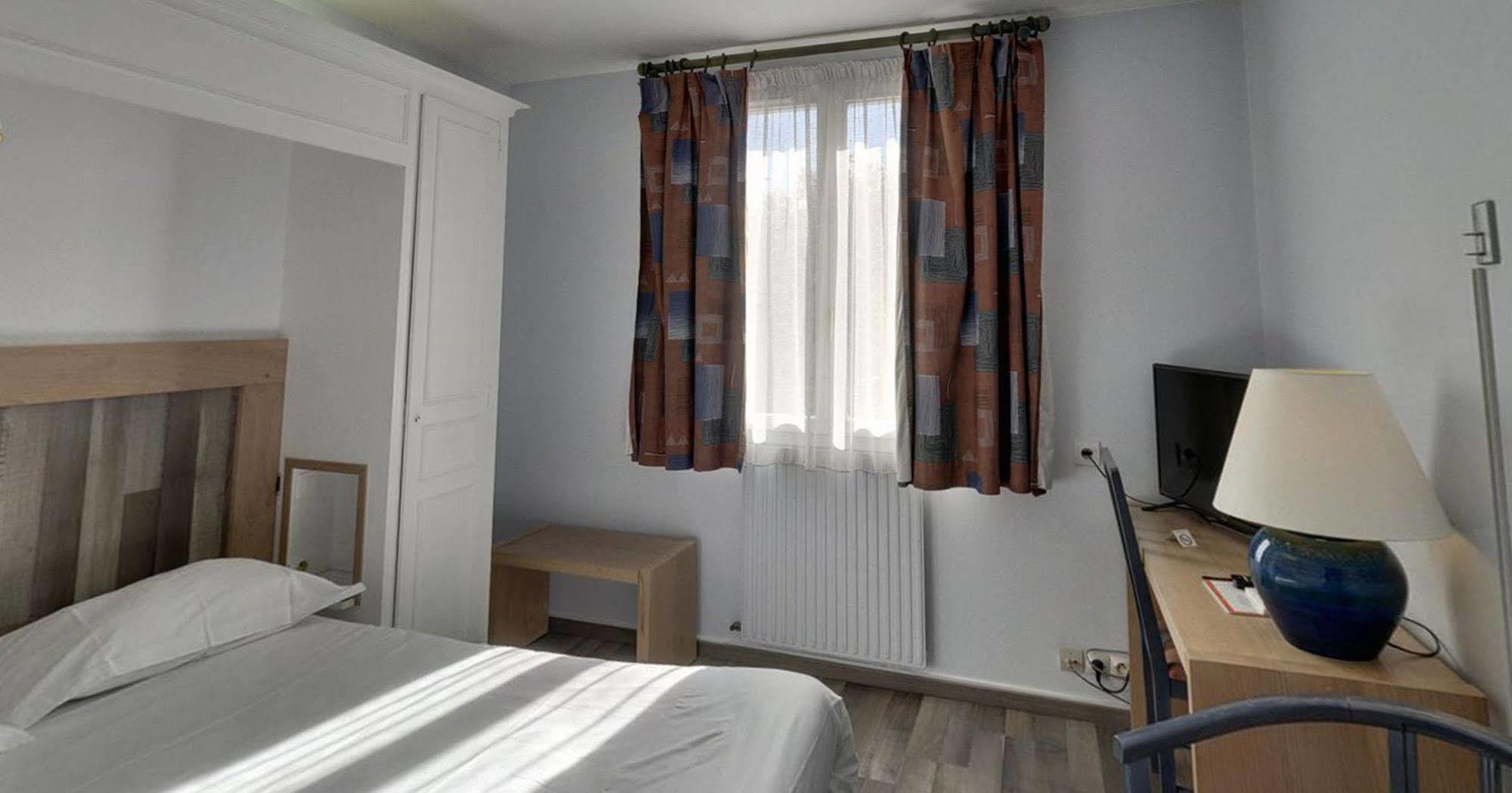 Hotel De L'Orme, Akena Évreux Esterno foto